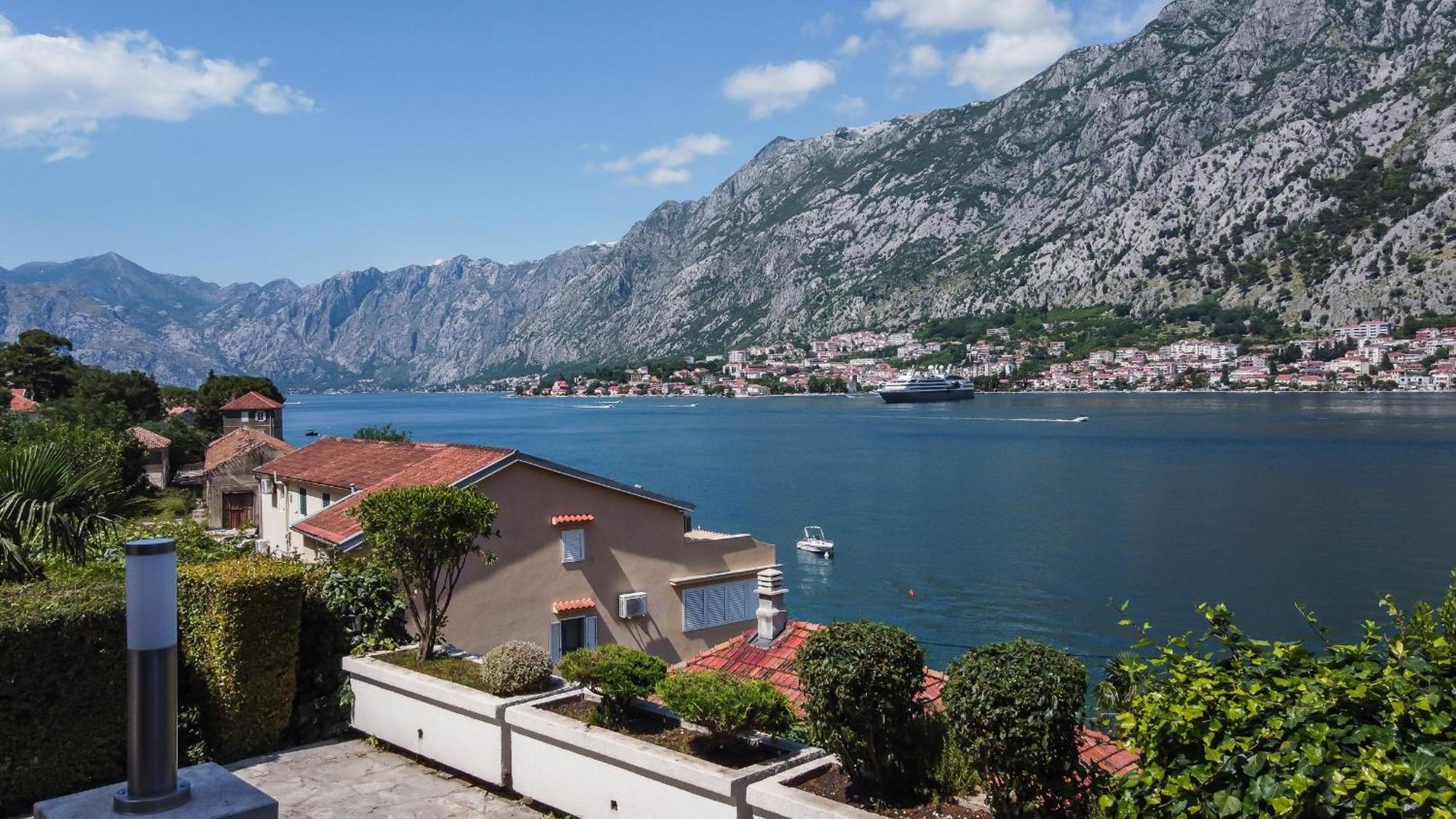 Chillout Apartment In Kotor Bay Exterior photo