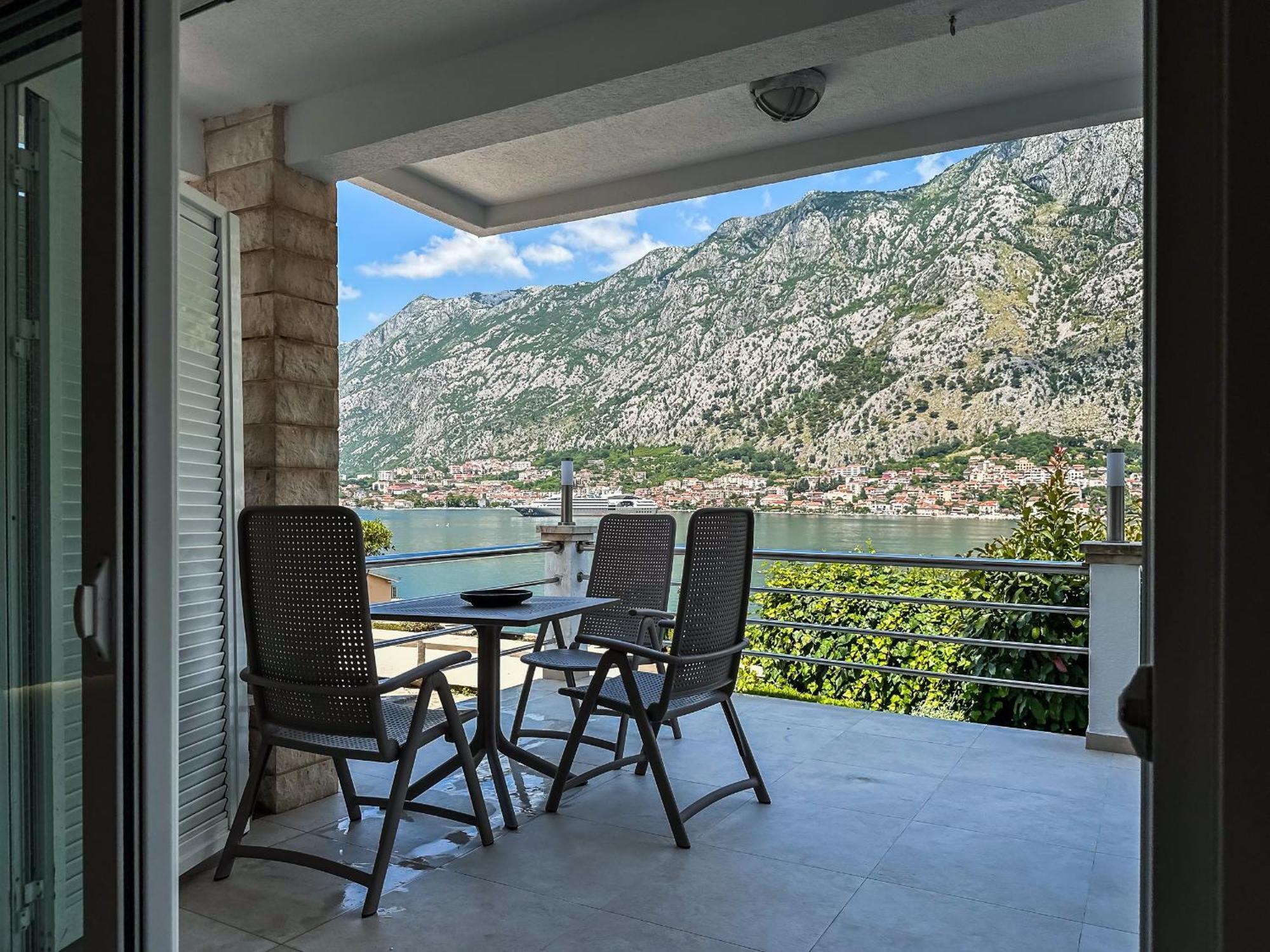 Chillout Apartment In Kotor Bay Exterior photo